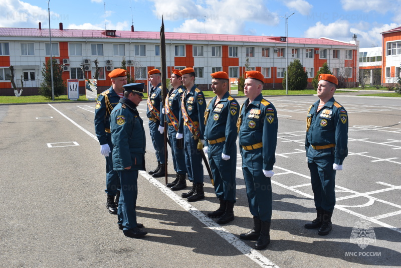 Под руководством начальника центра прошел смотр формы парадного расчета.
