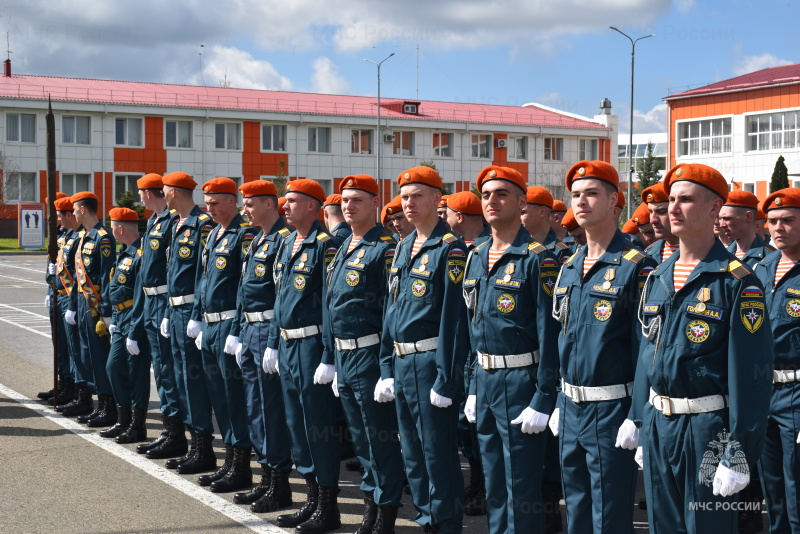 Под руководством начальника центра прошел смотр формы парадного расчета.