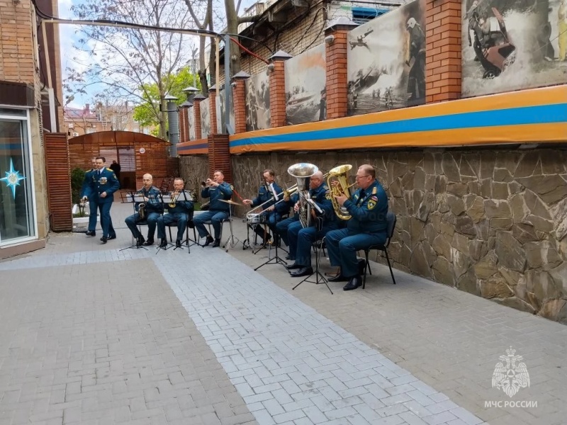 Оркестром Донского спасательного центра организовано и проведено музыкальное сопровождение торжественного мероприятия в честь Дня пожарной охраны в ГУ МЧС России по Ростовской области, а также открытия турнира по боксу в честь Святого Георгия Победоносца в городе Аксай.