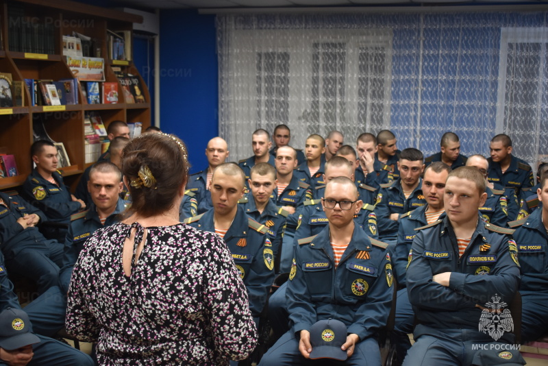 В библиотеке Донского спасательного центра была проведена литературно-музыкальная композиция, посвященная подвигу народа в период Великой Отечественной войны.
