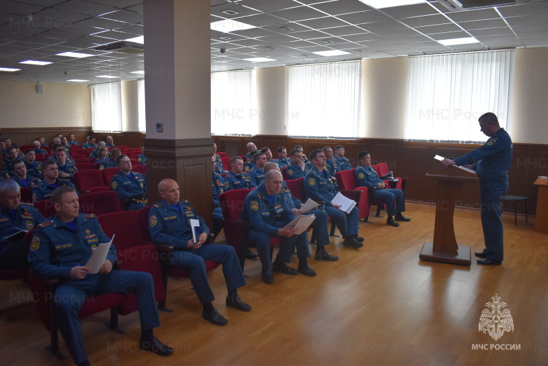 Под руководством начальника спасательного центра подведены итоги за апрель.