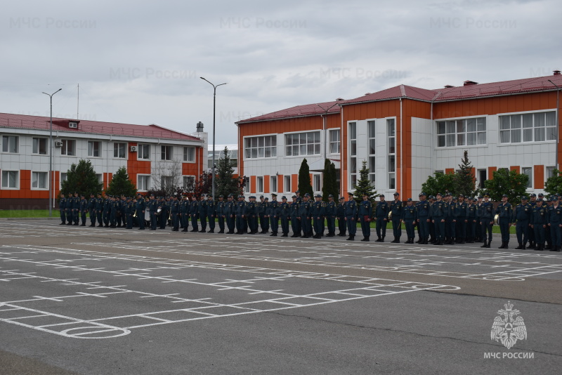 В Донском спасательном центре прошел митинг, посвященный окончанию зимнего периода обучения.