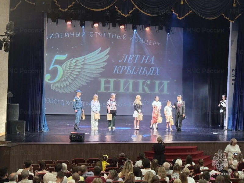 В дворце культуры «Роствертол» военнослужащие по призыву в рамках выходного дня посетили праздничный концерт в честь 15-летия творческого коллектива «Ника».