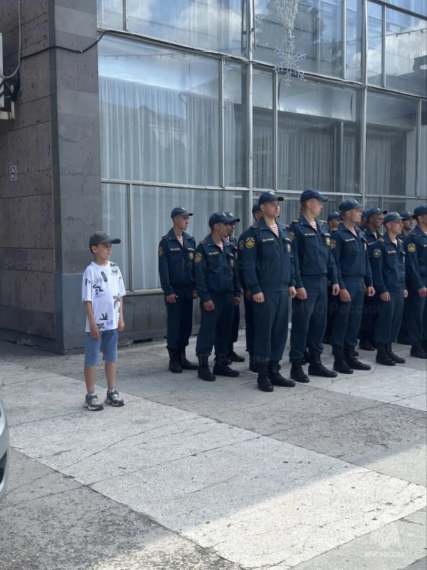 В дворце культуры «Роствертол» военнослужащие по призыву в рамках выходного дня посетили праздничный концерт в честь 15-летия творческого коллектива «Ника».