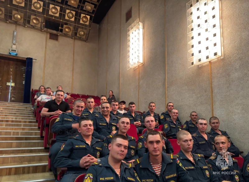 В дворце культуры «Роствертол» военнослужащие по призыву в рамках выходного дня посетили праздничный концерт в честь 15-летия творческого коллектива «Ника».