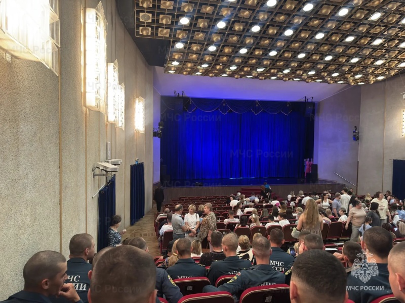 В дворце культуры «Роствертол» военнослужащие по призыву в рамках выходного дня посетили праздничный концерт в честь 15-летия творческого коллектива «Ника».