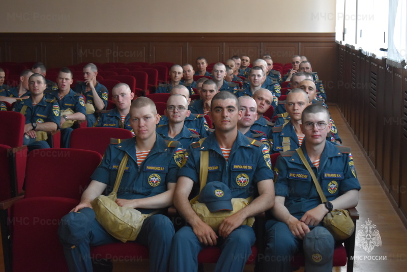 Начальник центра провел рабочую встречу с военнослужащими первого периода службы по проблемным вопросам.