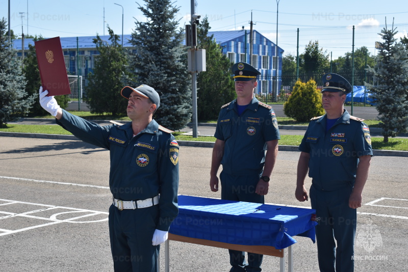 18 человек роты вновь прибывшего пополнения приведены к военной присяге.