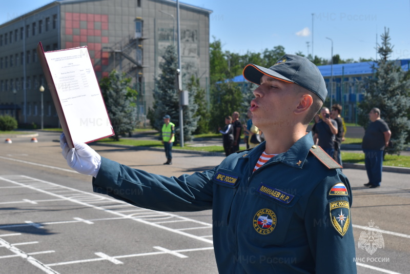 18 человек роты вновь прибывшего пополнения приведены к военной присяге.