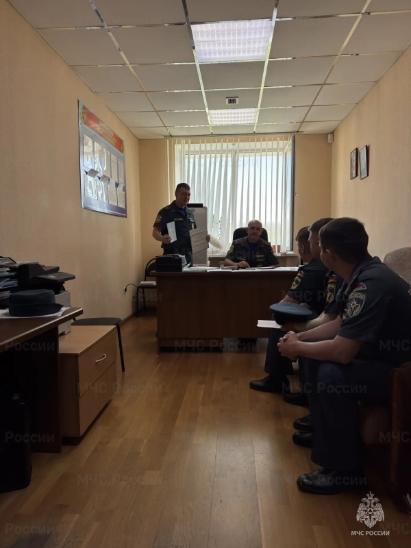 Помощник начальника центра по правовой работе майор юстиции Рябых А.А. провёл инструкторско-методическое занятие с дознавателями спасательного центра.