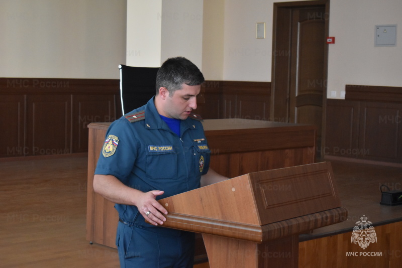 В спасательном центре проведено занятие по соблюдению правил дорожного движения.