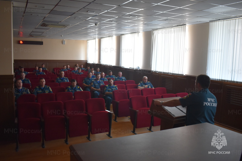 В спасательном центре проведено занятие по соблюдению правил дорожного движения.