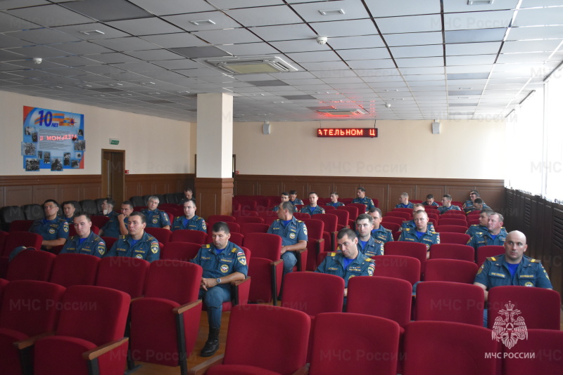 В спасательном центре проведено занятие по соблюдению правил дорожного движения.