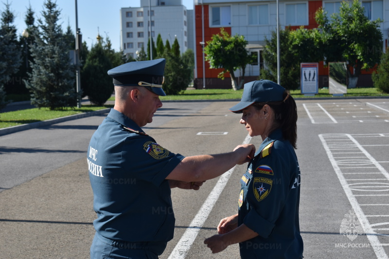 Под руководством начальника спасательного центра было проведено торжественное награждение личного состава, вручение очередных воинских званий.