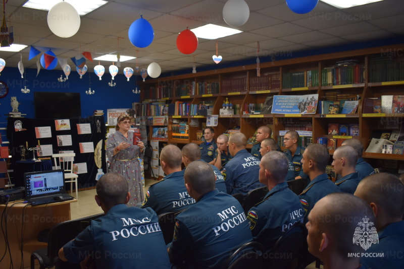 В библиотеке спасательного центра прошла литературная гостиная, посвященная Маяковскому В.В.