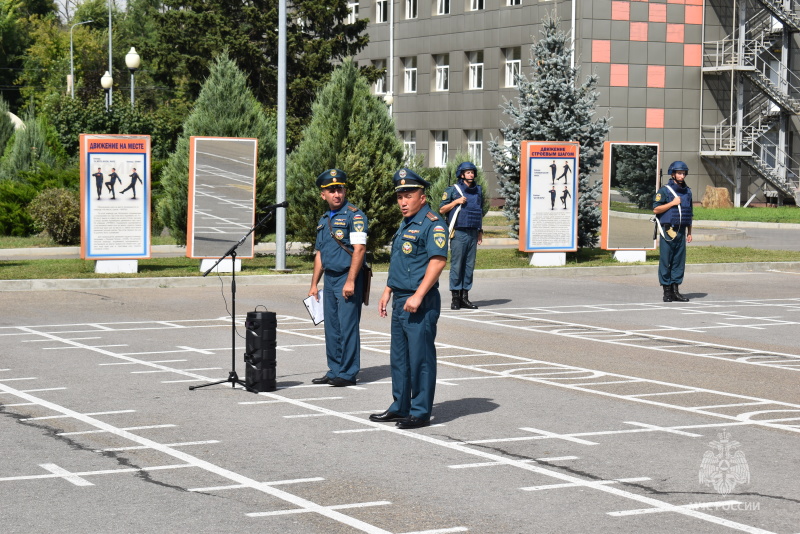 На базе первого спасательного отряда были проведены показные занятия по огневой подготовке.