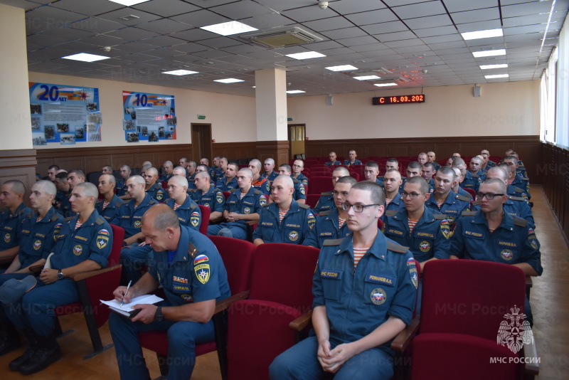 Начальник спасательного центра провел рабочую встречу с военнослужащими срочной службы по проблемным вопросам.