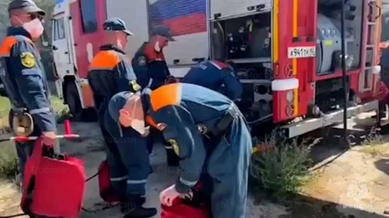 Группировка Донского спасательного центра в количестве 20 человек принимает участие в ликвидации пожаров на территории Республики Крым.
