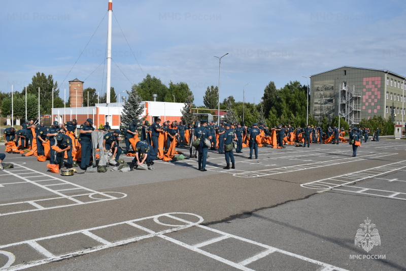 В спасательном центре была проведена техническая проверка противогазов и учебное занятие по РХБЗ.