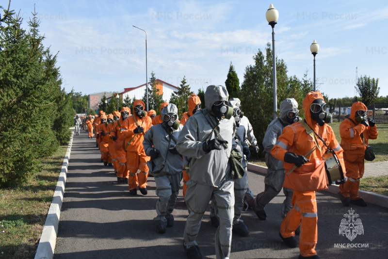 В спасательном центре была проведена техническая проверка противогазов и учебное занятие по РХБЗ.