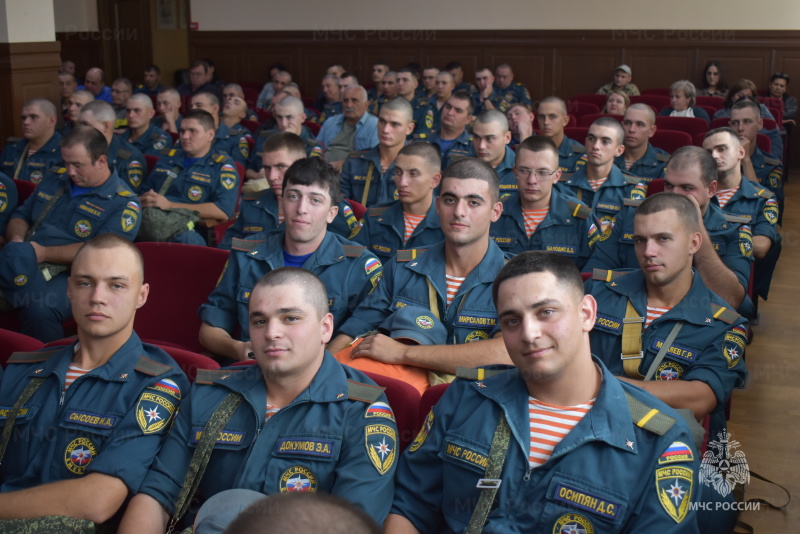 В актовом зале центра кандидат социологических наук, доцент, директор института социологии и регионоведения ЮФУ, Бедрик Андрей Владимирович, провел лекцию для личного состава на тему: «Россия и Восток: новая арена противостояния западному миру».