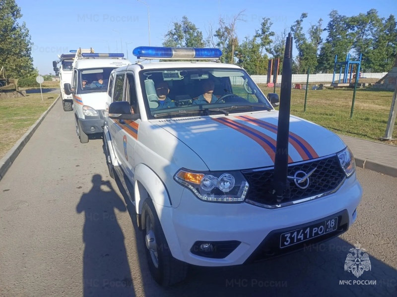 В спасательном центре был организован ночной марш молодых водителей.