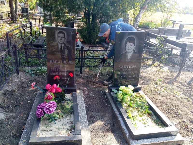 В преддверии Дня гражданской обороны, ветеранская организация и военнослужащие по призыву навели порядок на могилах умерших сотрудников Донского спасательного центра.