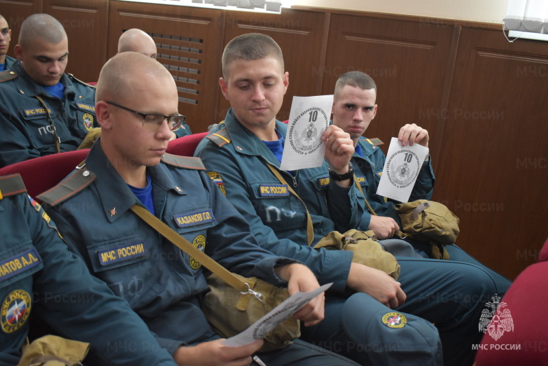 Представители Росгвардии провели занятие по недопущению казарменного хулиганства и агитационную работу по трудоустройству в ряды сотрудников Росгвардии.
