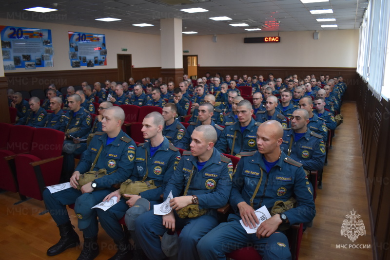 Представители Росгвардии провели занятие по недопущению казарменного хулиганства и агитационную работу по трудоустройству в ряды сотрудников Росгвардии.