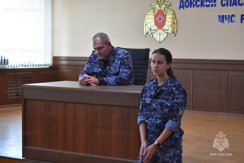 Представители Росгвардии провели занятие по недопущению казарменного хулиганства и агитационную работу по трудоустройству в ряды сотрудников Росгвардии.